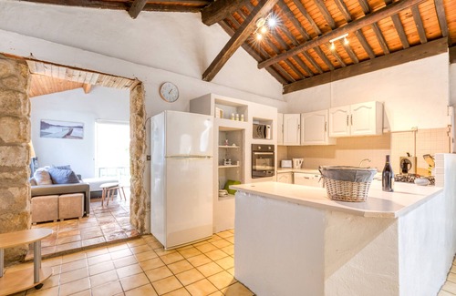 Gignac House | Cottage 'Maison De Campagne' with Private Terrace, Private Garden and Wi-Fi