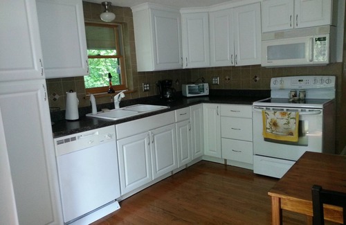 Carnegie Cottage | Cottage near Pittsburgh - Pet Friendly, No Pet/Cleaning Fees, Secluded & Quiet