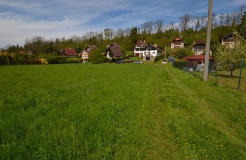 Pocedelice House | Cottage near River Ohre with Garden