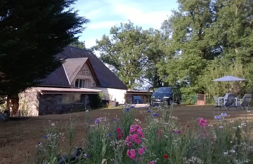Mirandol-Bourgnounac House | cottage of the Blue House