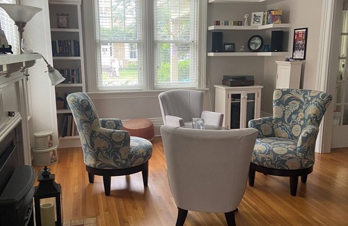 Stratford Bed & Breakfast | Cottage on Caledonia Bed & Breakfast
