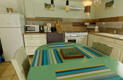 Chenac-Saint-Seurin-d'Uzet Cottage | Cottage on large plot