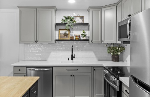 Loomis Cottage | Cottage on King: Stylish and comfortable in the country!