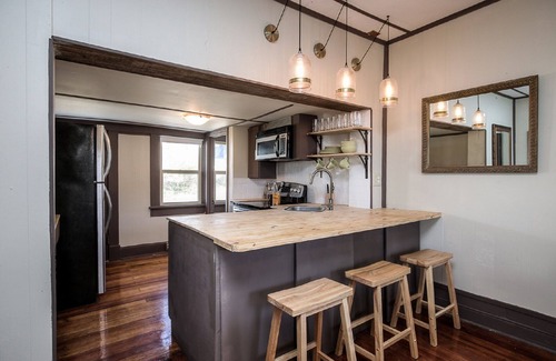 Weston House | Cottage On Main- In The Heart Of Weston
