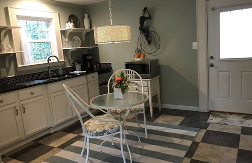 Thomasville Cottage | Cottage On Park Ave. Off-season pricing.