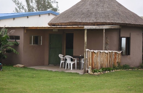 Kentani Cottage | Cottage 'On the Beach'.watch the waves.from your bed!
