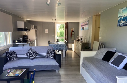 Guisy House | Cottage on the edge of a pond