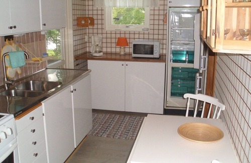 Fagerhult House | Cottage on the lake, child-friendly u. ideal for anglers