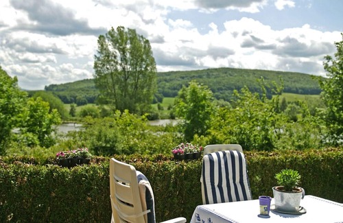 Schwarzengrund House | Cottage on the lake with 600sqm of lawn and generous amenities