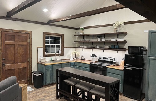 West Siloam Springs Cottage | Cottage on the waterfall.