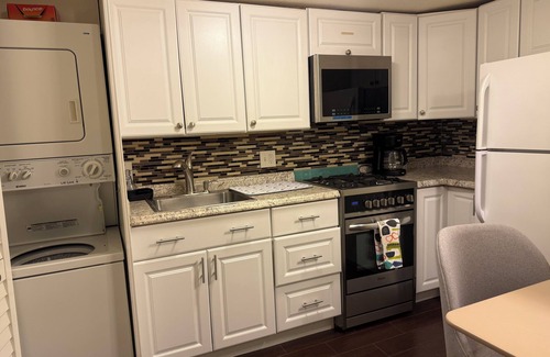 Sunset Beach Apartment | Cottage Retreat, Boater & Kayaking Bliss w/Boat Slip
