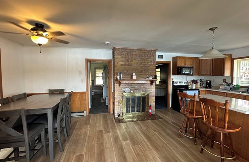 Plainfield Cottage | Cottage Retreat on Beautiful Lake