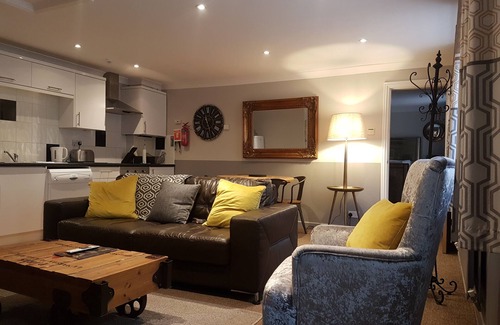 Scarborough City Centre Cottage | Cottage Shared Bathroom at The Windmill