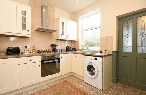 Chesterfield House | Cottage Style 3 bedroom House - Close to City centre & The Peaks