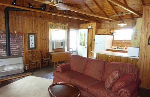 Scandinavia Cottage | Cottage & Suite on a Quiet Lake + Free Kayaks!