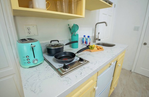 The Valley Apartment | Cottage Sunset – Charming Cozy Space, 5 Minutes to Shoal Bay Beach