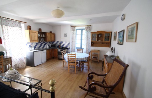 Le Tech House | cottage with a view of the river