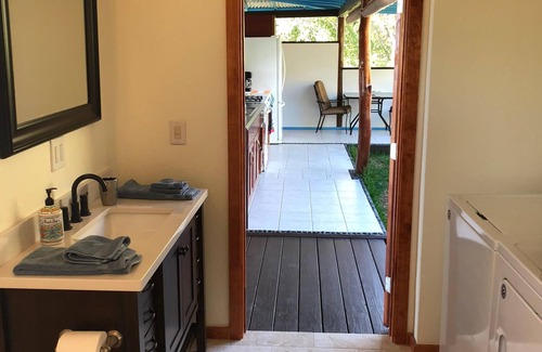 Honaunau-Napoopoo Cottage | Cottage with Amazing View, Minutes to Dolphin Swimming, Very Private, Affordable