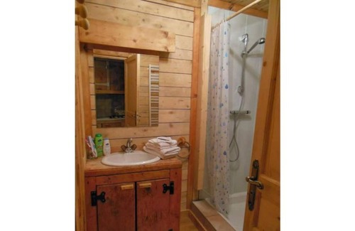 Les Moussieres House | Cottage with Balcony in the Haut-Jura Natural Park