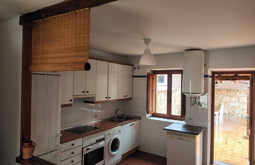Orejana Cottage | Cottage with garden, fireplace and barbecue. Located in an area with unique charm.