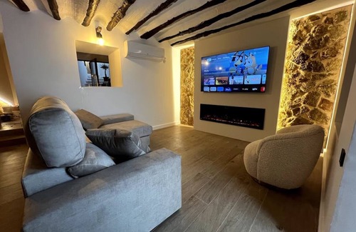 Lietor Cottage | Cottage with jacuzzi and fireplace, ideal for couples.