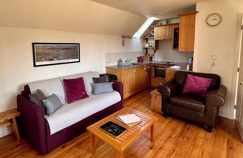 Taynuilt Cottage | Cottage with log burner and wood fired hot tub at Ballimore Farm Estate