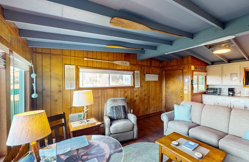 Yachats Cottage | Cottage with Panoramic Ocean Views in Quiet Area - Dogs OK