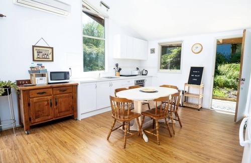 Don Valley House | Cottage-Yarra Valley-10 Acres-Breakfast Inc-15 Mins From Healesville & Warburton