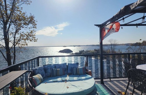 Gravenhurst Cottage | Cottage · Zuka Lakeview Cottage with Cedar Hot Tub & Sauna
