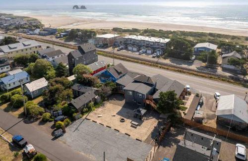 Rockaway Beach House | Cottages at Rockaway Beach Suite #4