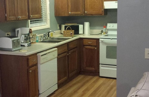 Delton Cottage | Cottages available on Crooked Lake.