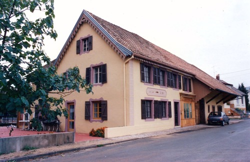 Rougegoutte House | Cottages for 2 to 8 people by the river in a house with character.