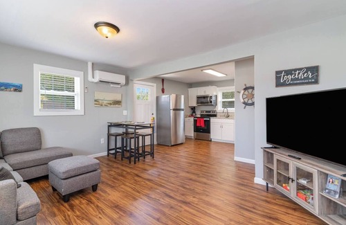 Atlantic Beach House | Cottages @ Pearl Beach - Walk to Beach -Suite A