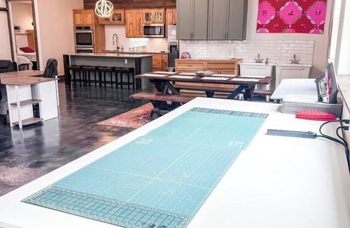Sand Springs Resort | Cottonlove Crafthouse Sewing/Craft Retreat: Sand Springs Weekend escape, 8 beds.