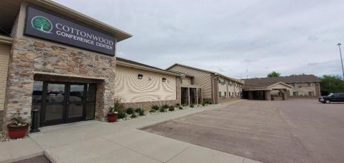 South Sioux City Hotel | Cottonwood Inn and Conference Center