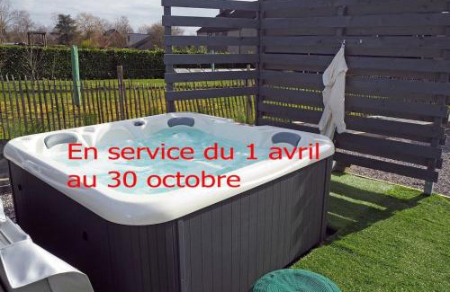 Anhee House | Couette et fourchette-Gite-Jacuzzi et jardin à Maredsous