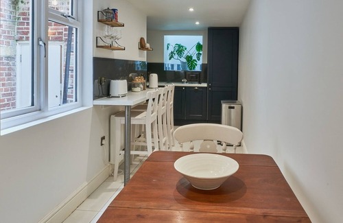 Seafront Apartment | Couleurs De La Mer - Spacious apartment right in the centre of Brighton