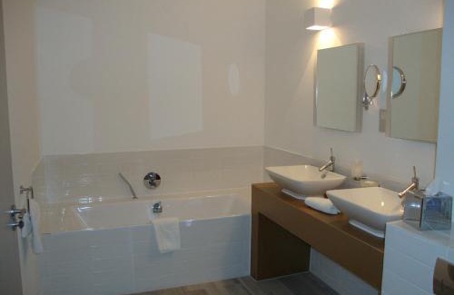 Coulsdon East Hotel | Coulsdon Manor Hotel and Golf Club