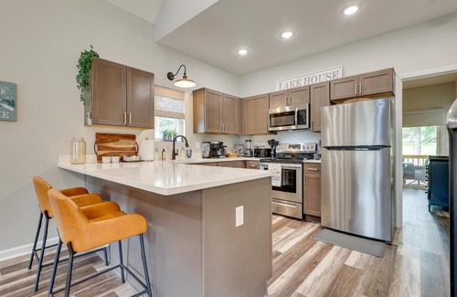 Counce House | Counce Vacation Rental with Private Deck Near Golf!