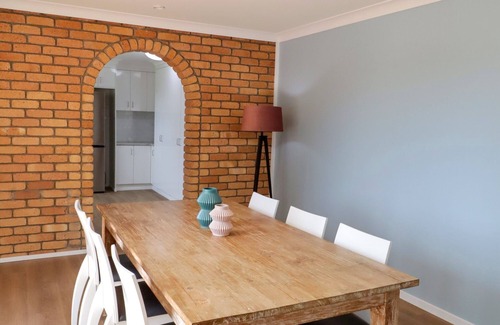 Tenterfield House | Country 4-Bed Homestead with Games Room & Views