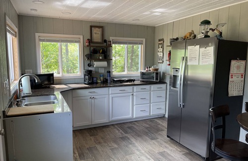 Abbeville Cabin | Country Cabin on Pond Hosted by Randy and Max