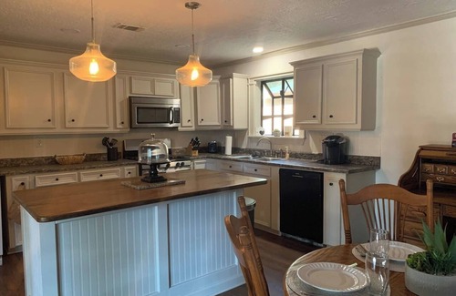 Magnolia House | Country Charm & Comfort