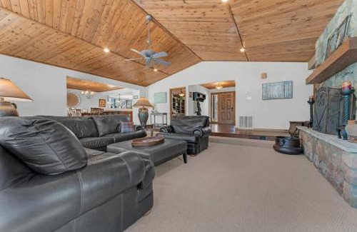 Flagstaff House | Country Club Cabin with Hot Tub
