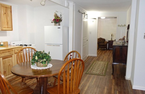 Round Top Apartment | Country Comfort Apartment 8 miles from Round Top