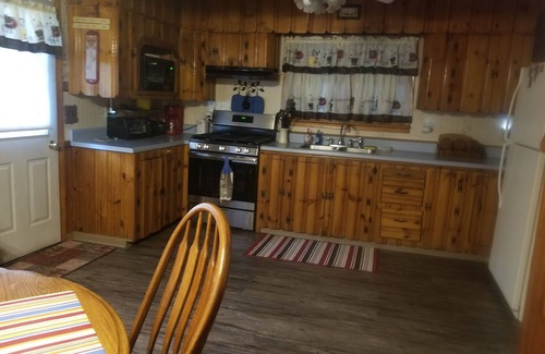 Newtonville House | Country Cottage Charm, Close To Albany And Ski Areas Of New England