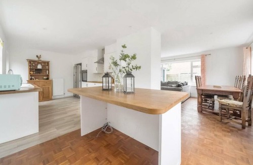 Blandford Forum House | Country Escape - Iwerne Minster Dorset whole bungalow Clayesmore Larmer Tree