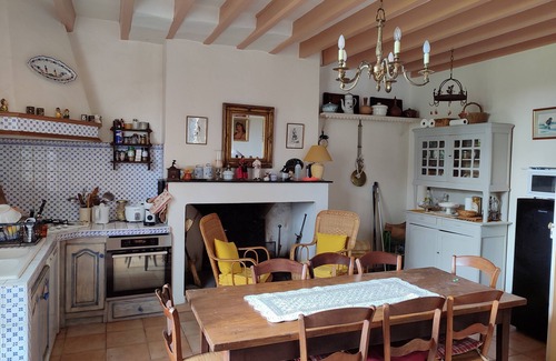 Sainte-Maure-de-Peyriac Cottage | Country house with wooded garden in the heart of a village