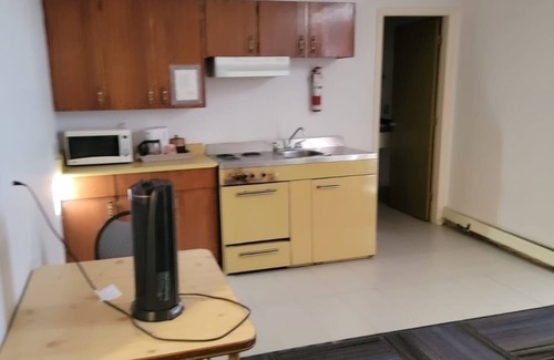 Smoky Lake Hotel | Country Garden Inn