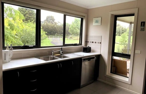 Yarrambat Apartment | Country Getaway on the edge of the Yarra Valley