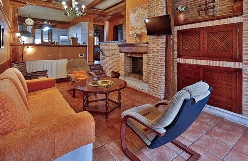 Canalejas de Penafiel House | Country House 'El Lagar' with Private Terrace, Private Garden and Wi-Fi